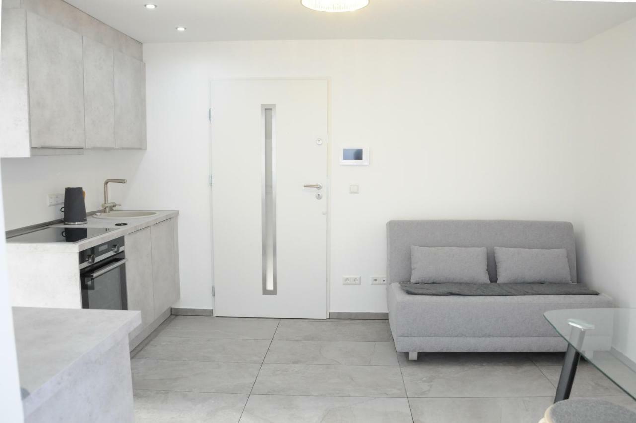 Kleine Studio-wohnung, Kontaktloser Check-in